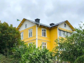 Central penthouse rooms close to ferry and bus, Vaxholm